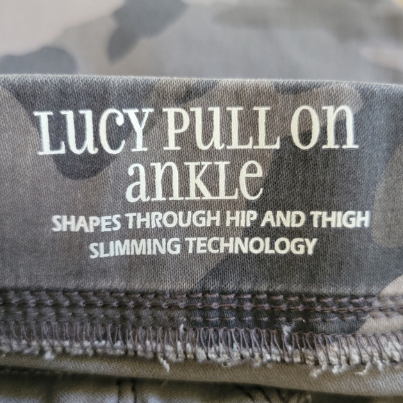Sound/Style | Lucy Camo Pull-On Pants - Picture 6 of 8